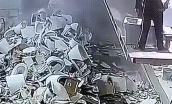 Грузчик года: неуклюжий парень одним движением обнулил результаты работы завода