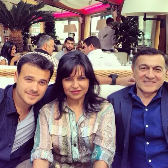 Стало известно, что 70-летний миллиардер Араз Агаларов познакомился со своей новой молодой женой, когда той было 18 лет