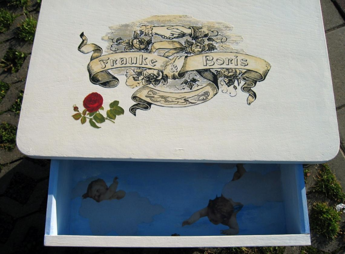 Декупаж мебели своими руками: виды техники и подбор идей для реставрации (26 фото)