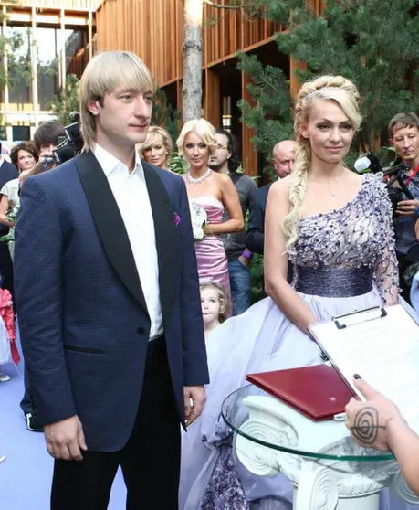 "Я не могу доверять этому человеку, поганое отношение". Старший сын Евгения Плющенко впервые рассказал об обидах на отца, отношении к его детям и Яне Рудковской