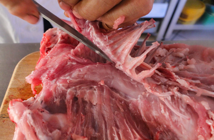 Как удалить из кролика все кости, сохранив цельной тушку