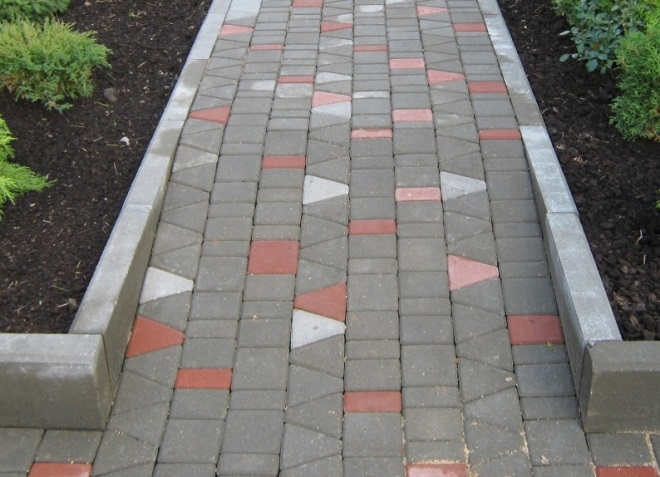 Как украсить участок около дома своими руками: фото, знакомые решения и креативные идеи  (44 фото)