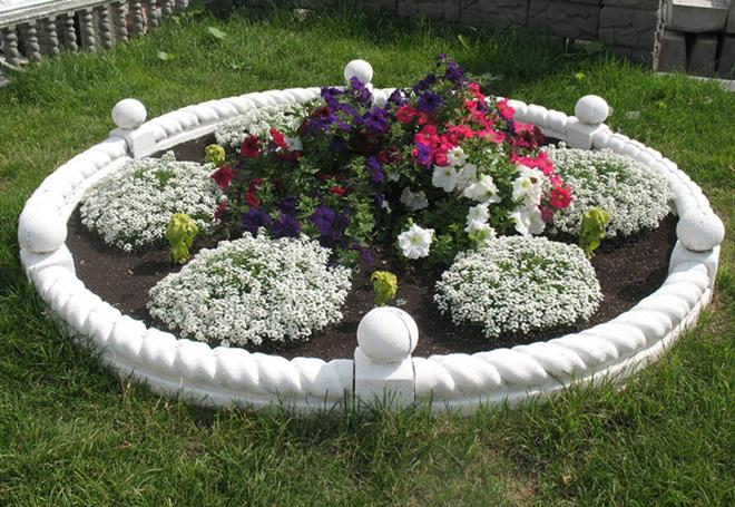 Палисадник перед домом: размер, стиль, выбор растений (80 фото)