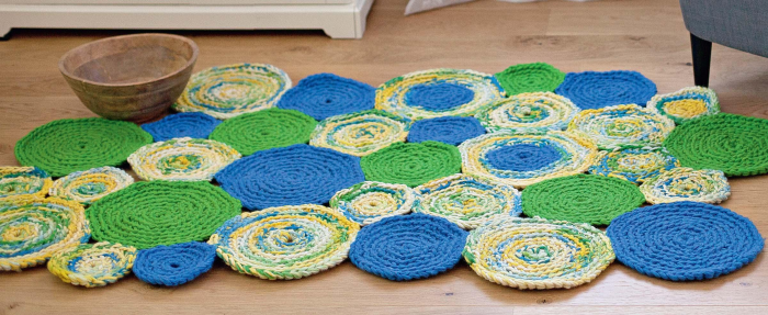 Вязаные коврики: интересные модели и применение в дизайне помещения (45 фото)