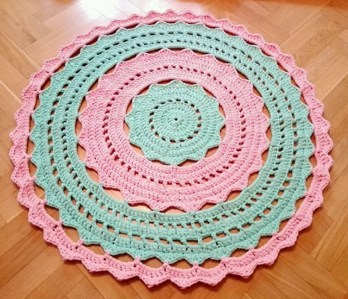 Вязаные коврики: интересные модели и применение в дизайне помещения (45 фото)