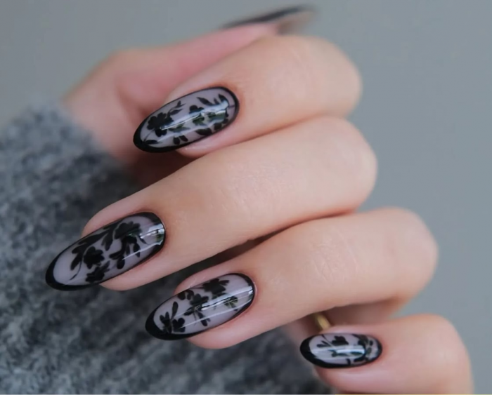 Маникюр на 8 Марта: идеи с фото