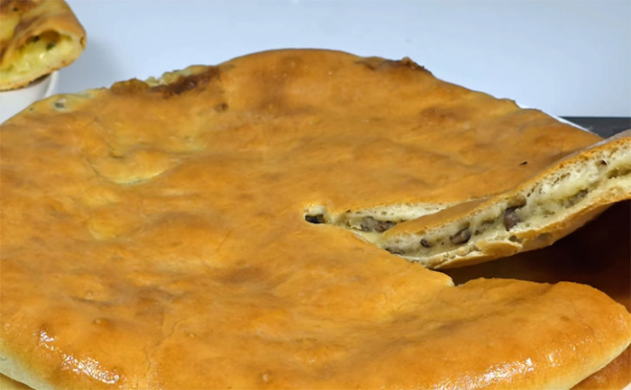 Делаем пирожки размером с противень: без капли масла, но нежнее обычных, почти кавказские пироги