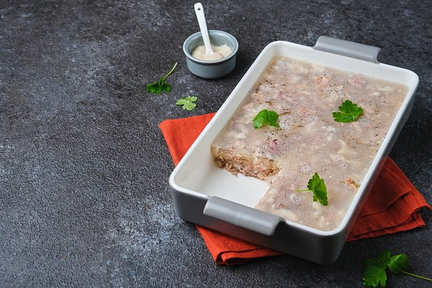 Как приготовить холодец: 6 проверенных рецептов с желатином и без