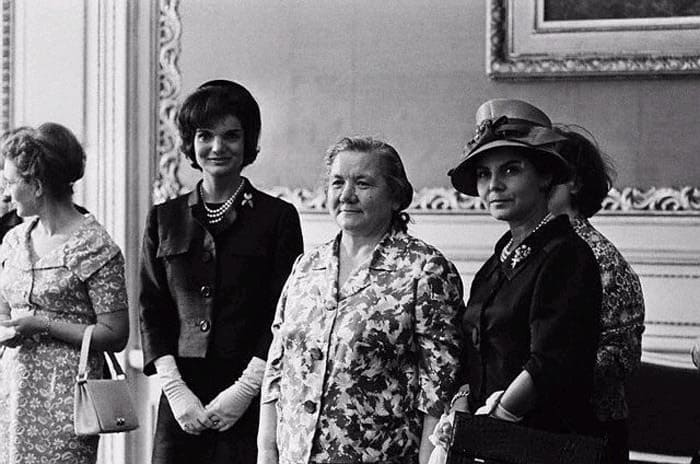 Самая нестандартная первая леди СССР: Почему появление жены Хрущева в Европе вызвало ажиотаж