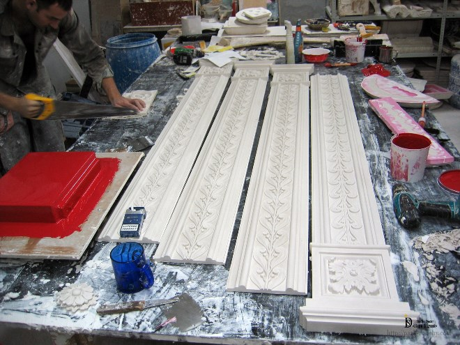 Декор из гипса: особенности, виды, способы изготовления (35 фото)