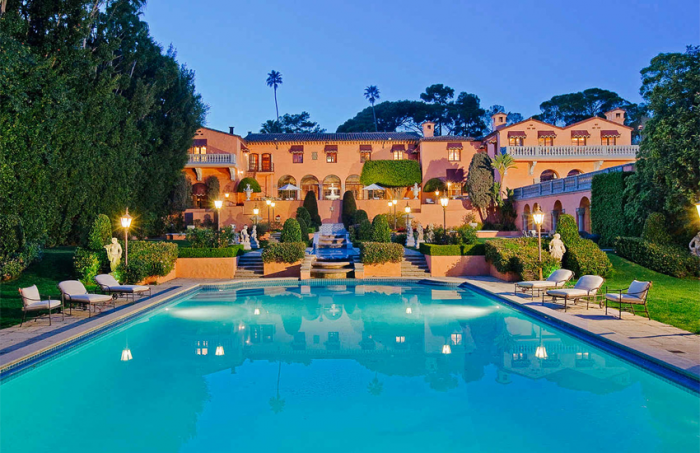 Сколько стоят самые дорогие дома из кино