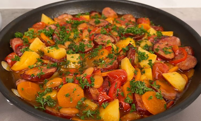 Делаем мясное рагу за 10 минут. Подходит даже для будней и экономит время