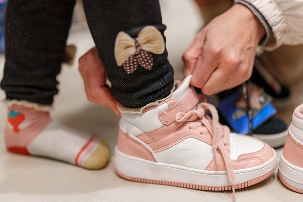 Как правильно выбрать обувь ребенку: главные критерии, советы врачей