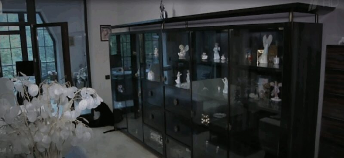 «Она чуть не лишилась всего»: как выглядит особняк Алены Кравец, в который она возвращалась дважды