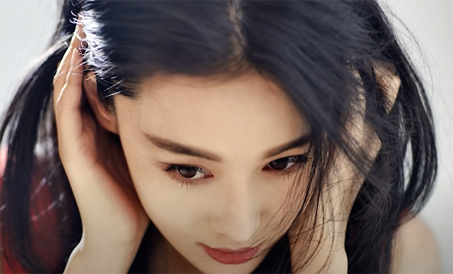 Мужчина помог с учебой незнакомой бедной девочке. Он еще не знал, что через 12 лет поступок спасет ему жизнь