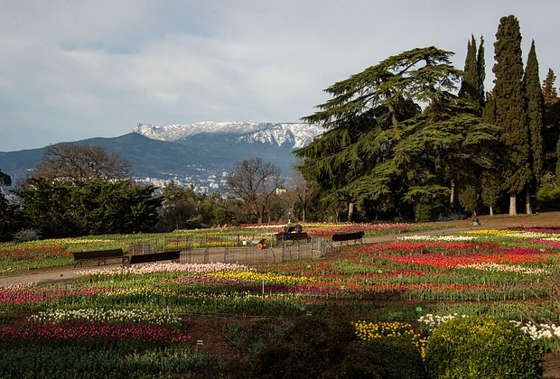 Куда поехать отдыхать весной 2026 года: топ-12 направлений по России и за границей