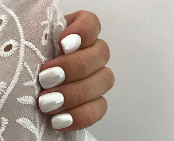 Маникюр на 8 Марта: идеи с фото