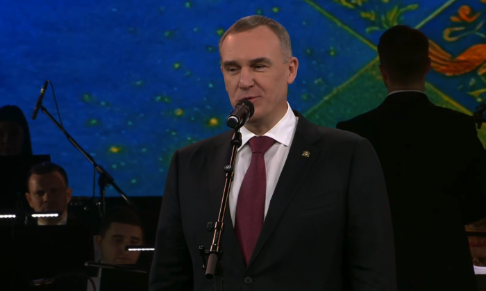 «Слушай, а чего это ты не помогаешь?»