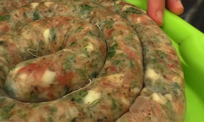Сочная пасхальная колбаса за копейки: деревенский рецепт «пальцем пханой»