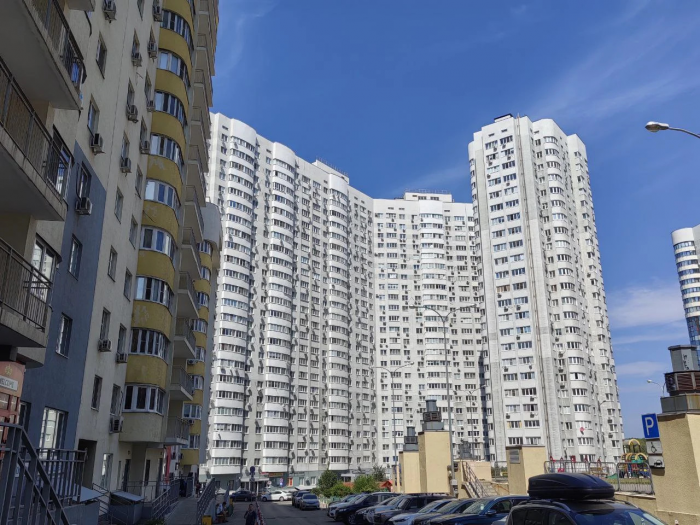 "Все в системе заинтересованы": Кто же виноват в запредельной стоимости квартир для русских