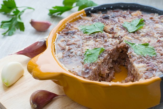 Как приготовить холодец: 6 проверенных рецептов с желатином и без