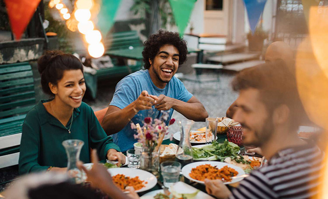 Зумерам не интересны пляжи и достопримечательности. Новое поколение летает по миру только с одной целью — поесть