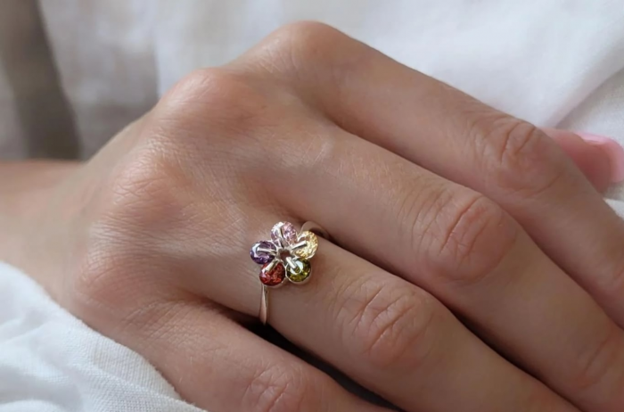 Украшения с цветами на 8 Марта