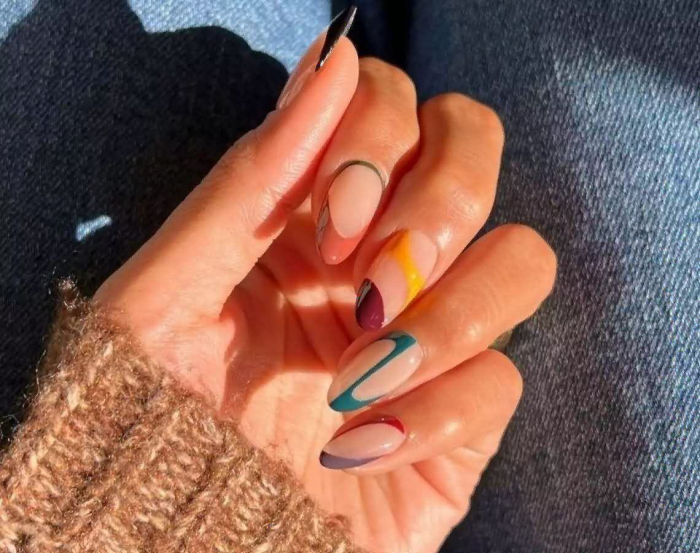 Маникюр на 8 Марта: идеи с фото