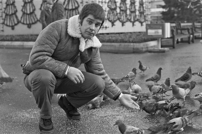 «Труп хлопал крыльями, всех тошнило» 45 лет назад Оззи Осборн откусил голову голубю и шокировал весь мир. Что это было?