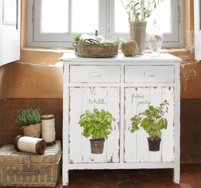 Декупаж мебели своими руками: виды техники и подбор идей для реставрации (26 фото)