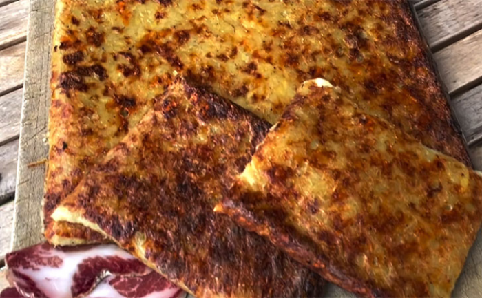 Золотистая картофельная галета в гасконском стиле: напомнит пирог, только готовится проще