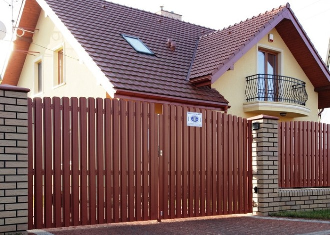 Ворота для частного дома: как выбрать эффектную защиту? (38 фото)