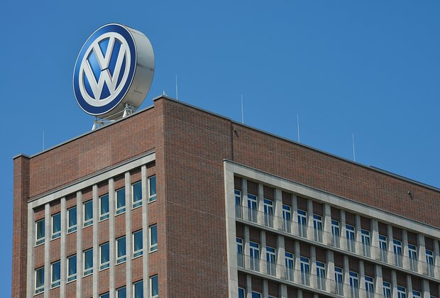 Volkswagen готов сократить до 100 тысяч сотрудников и закрыть четыре завода. Что происходит с главным символом немецкого автопрома?