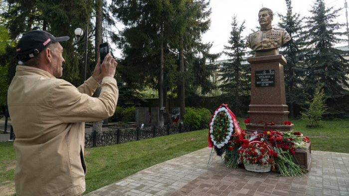 Политолог Калачев: памятников Сталину в РФ будет больше из-за поддержки властей