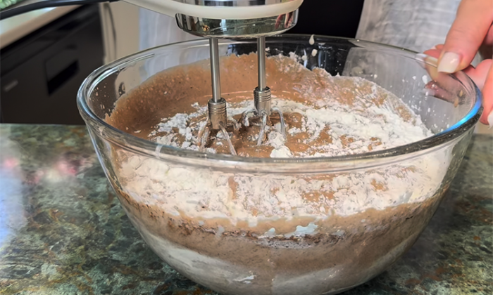 Королевский шоколадный пирог с вишней и фундуком: лучший летний десерт