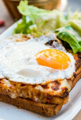 Как приготовить гренки с яйцом? 14 быстрых и вкусных рецептов