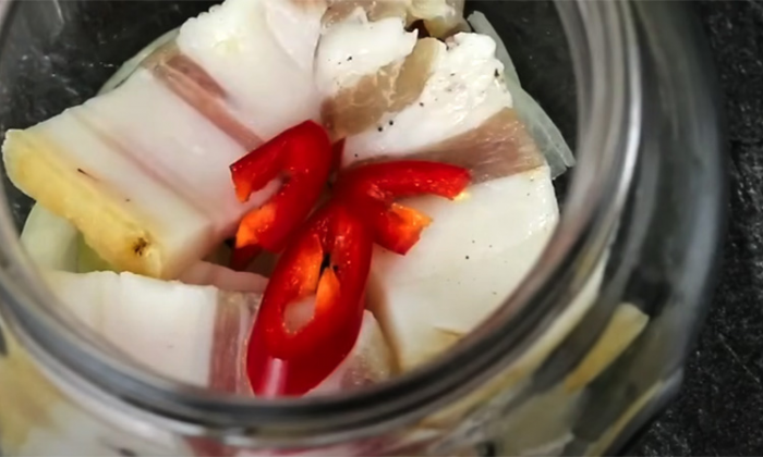 Зачем мариновать сало с луком и уксусом. Получается мягче и ароматнее