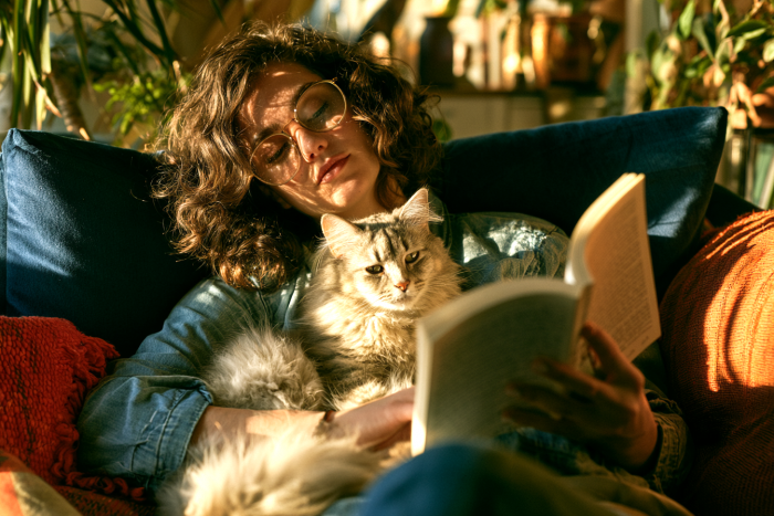 «Вино из одуванчиков», «Моя семья и другие звери» и еще 5 уютных книг, которые снизят вашу тревожность