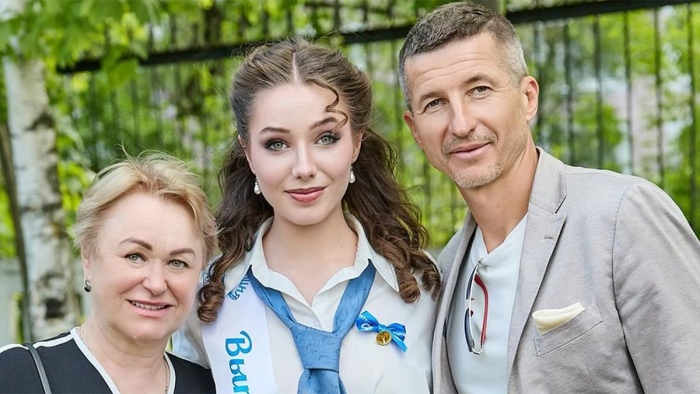 Дочь Алдонина, у которого диагностировали рак, выступила с важным обращением: «Сейчас мы ждем только одного»