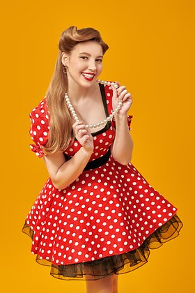 Что надеть на Новый год — 2026? Модные образы и цвета, советы экспертов