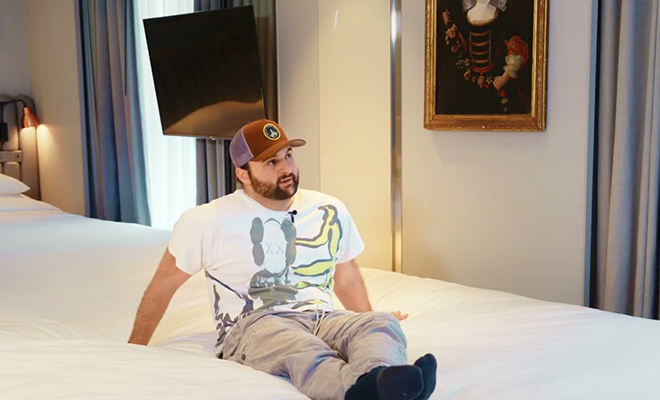 В Сеуле открыли отель с самой длинной кроватью в мире. Она длиной с бассейн