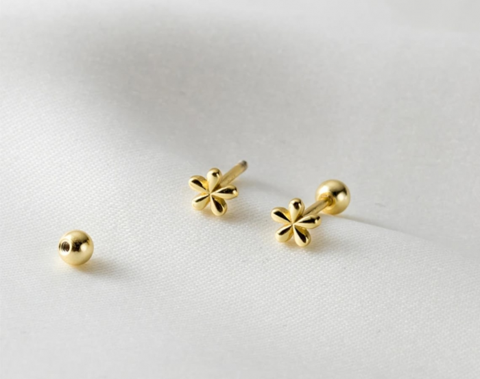 Украшения с цветами на 8 Марта