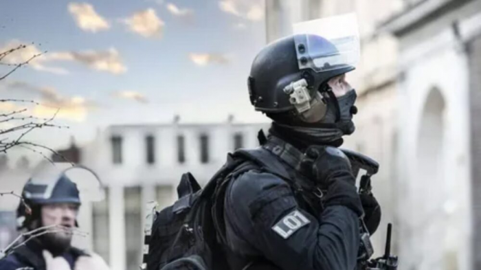 Во Франции отец на два года запер семилетнего сына в фургоне ради своей девушки