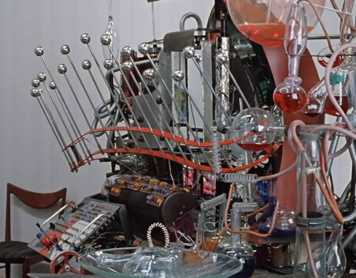 Как создавали культовый реквизит — машину времени — для фильма «Иван Васильевич меняет профессию»