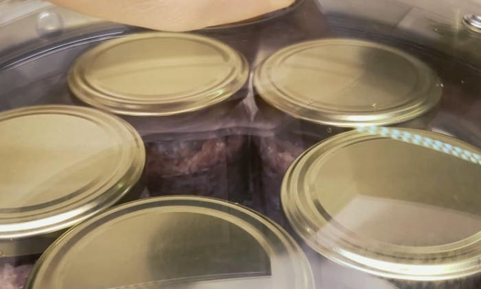 Мясной рулет в банке. Просто закладваем фарш и ставим в кастрюлю с водой