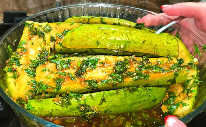 Летний хит из кабачков без жарки: секрет невероятного вкуса в идеальном маринаде