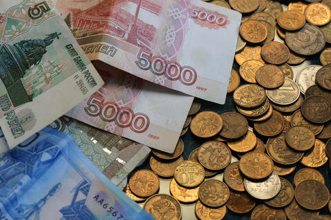 Кому положена прибавка? С 1 октября зарплаты проиндексируют