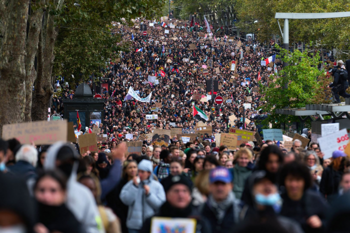 BFMTV: более 400 тыс. человек вышли на протесты во Франции 24 октября
