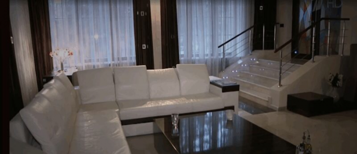 «Она чуть не лишилась всего»: как выглядит особняк Алены Кравец, в который она возвращалась дважды