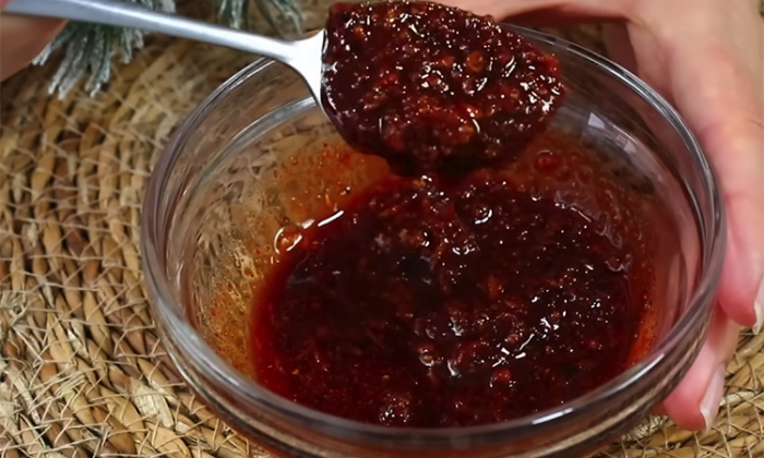 Новогодний шедевр из обычной курицы: ни одной косточки, хрустящая корочка, а внутри начинка